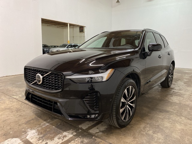 2025 Volvo XC60 B5 Plus Dark Theme AWD