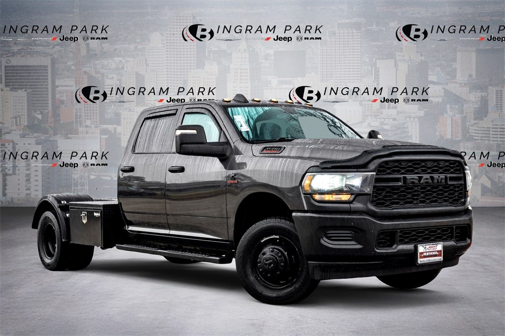 2024 RAM 3500 Chassis Tradesman Crew Cab LB DRW RWD