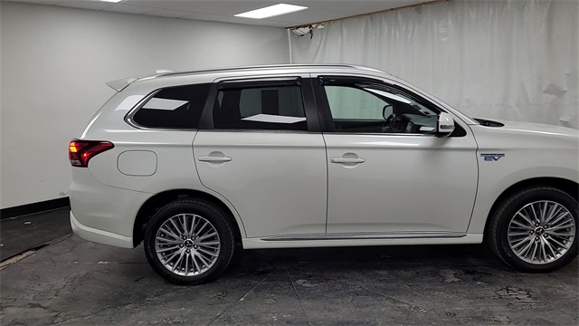 2020 – Mitsubishi – Outlander PHEV