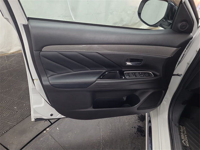 2020 – Mitsubishi – Outlander PHEV