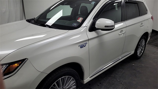 2020 – Mitsubishi – Outlander PHEV