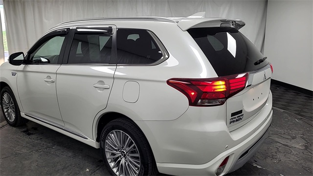 2020 – Mitsubishi – Outlander PHEV