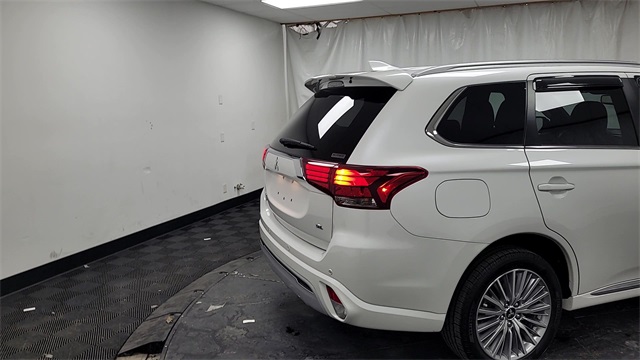 2020 – Mitsubishi – Outlander PHEV