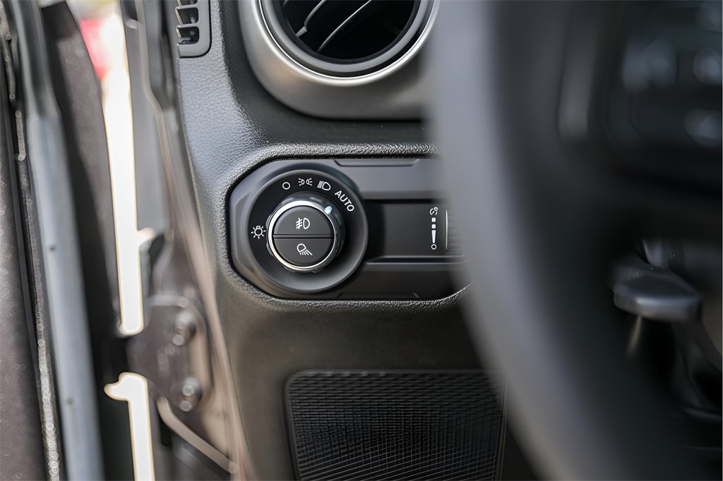 Used Car 2023 Jeep Gladiator  Willys For Sale Under $35,000 In Austin, Texas