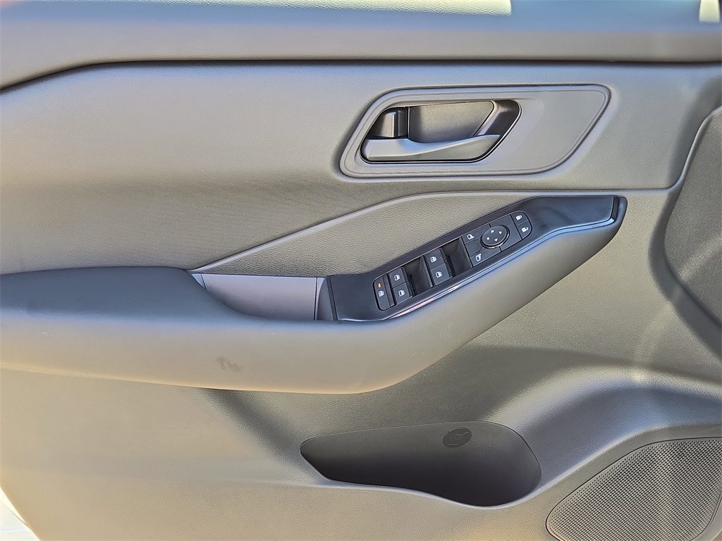 2026 Nissan Rogue S photo 15