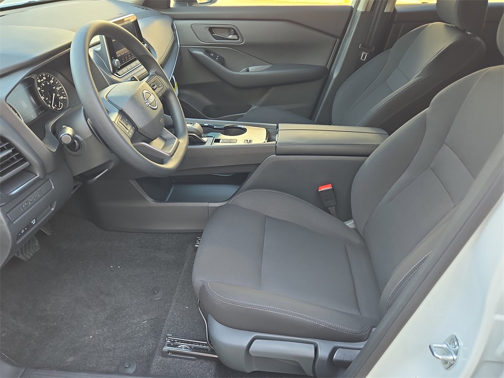2026 Nissan Rogue S photo 7