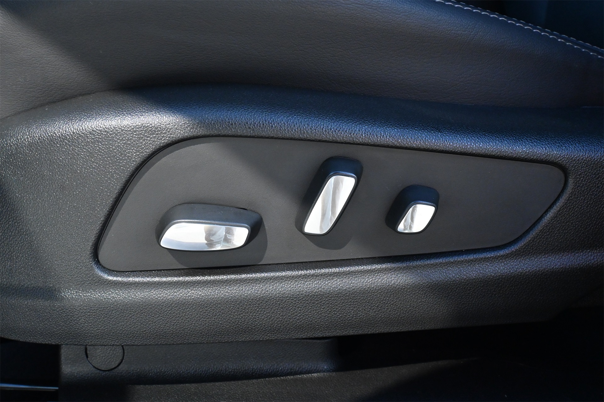 2025 Cadillac XT5 Premium Luxury White at Bayway Cadillac of The Woodlands