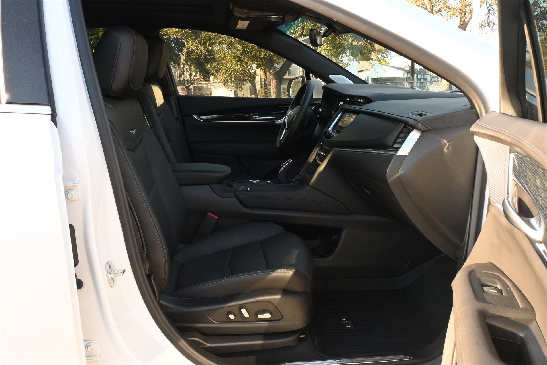 2025 Cadillac XT5 Premium Luxury White at Bayway Cadillac of The Woodlands