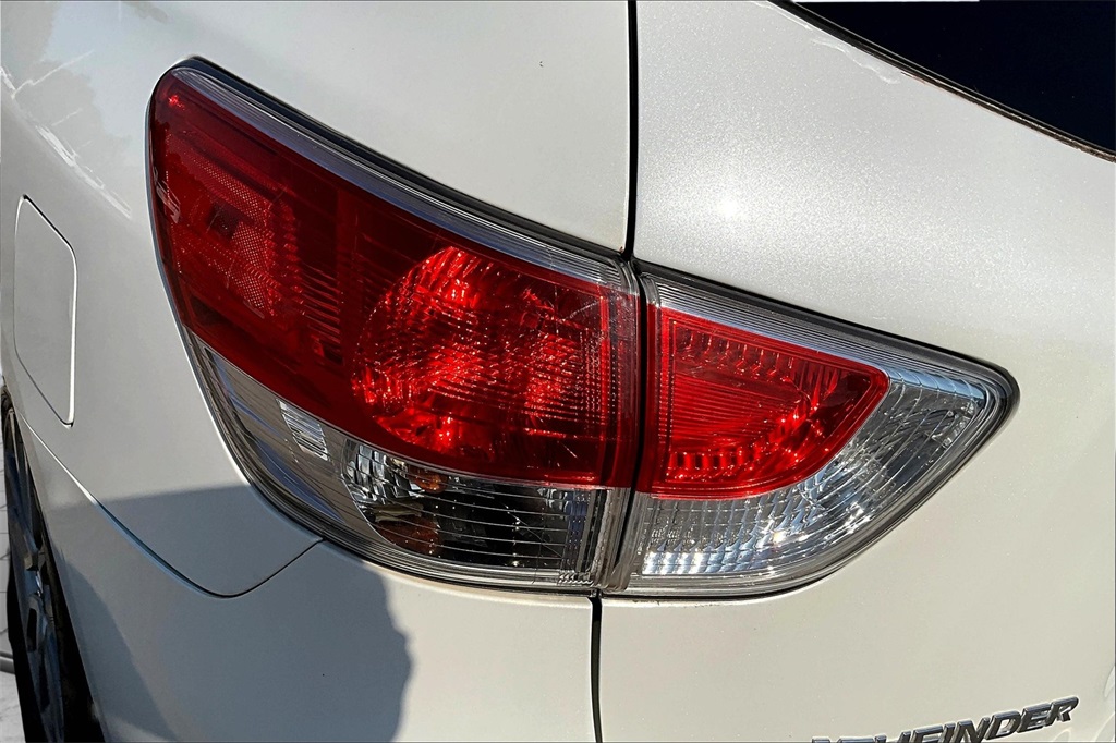 2014 Nissan Pathfinder S White at DeMontrond Mazda