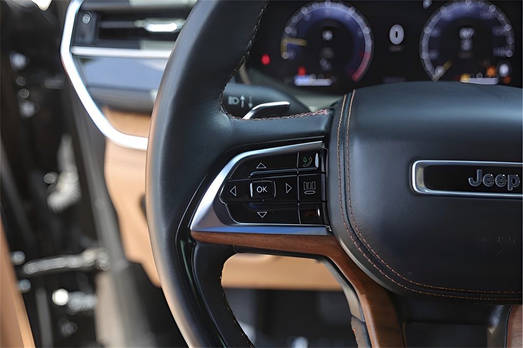 Used Car 2023 Jeep Grand Cherokee L  Summit For Sale Under $50,000 In Austin, Texas