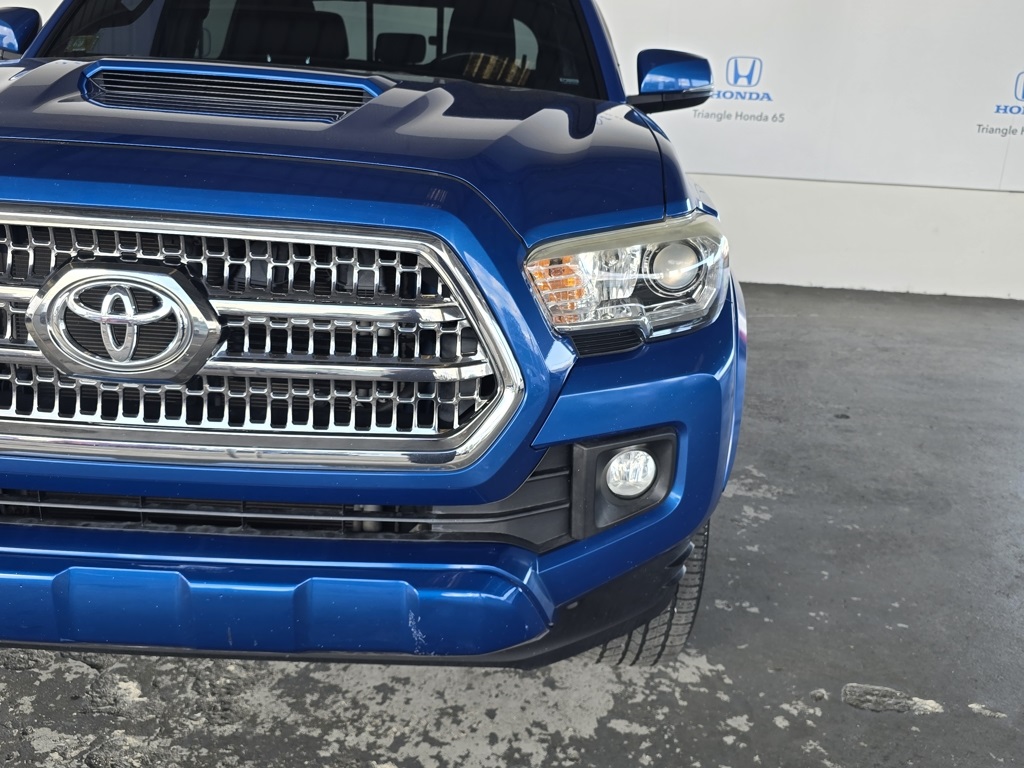Thumbnail: 2016 Toyota Tacoma - 18