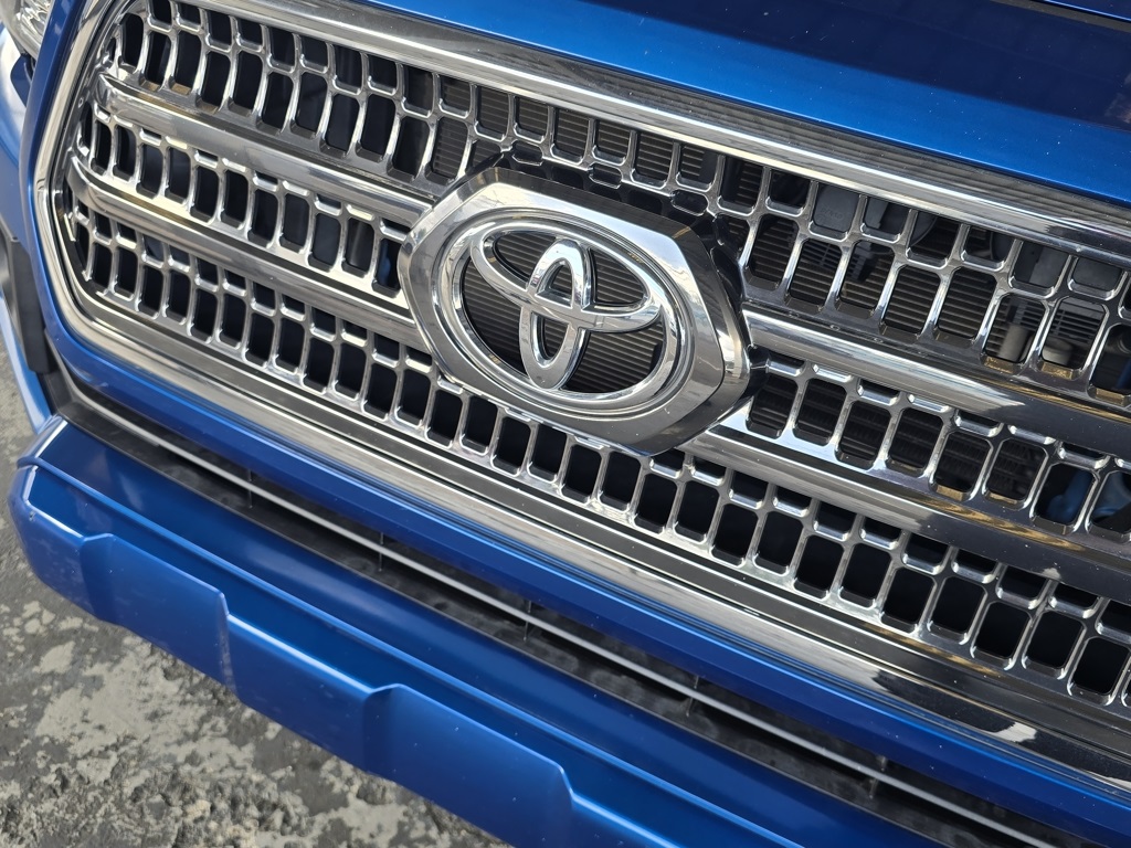 Thumbnail: 2016 Toyota Tacoma - 19