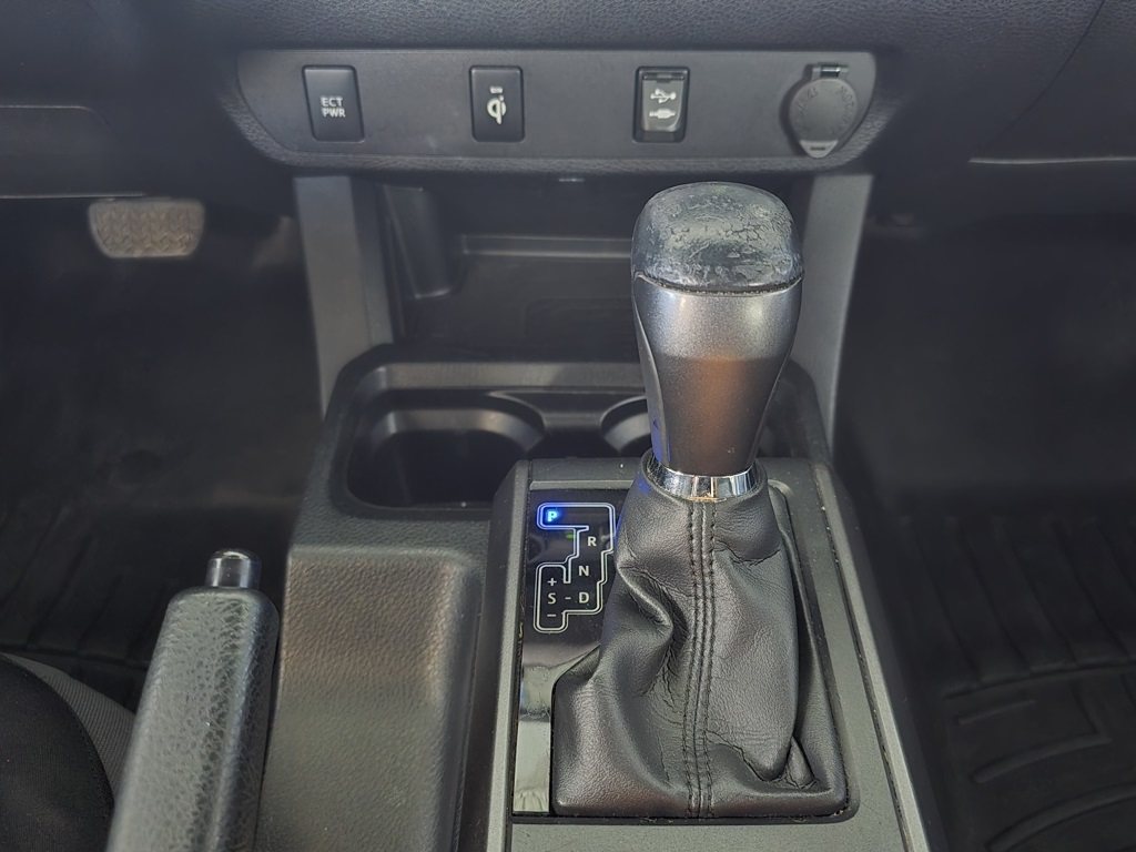 Thumbnail: 2016 Toyota Tacoma - 9