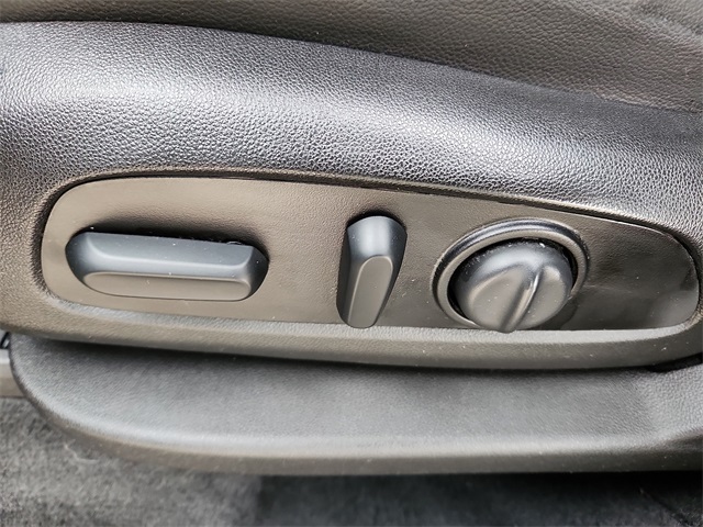 Used Car 2021 Chevrolet Traverse  Premier For Sale Under $30,000 In Plainview, Texas