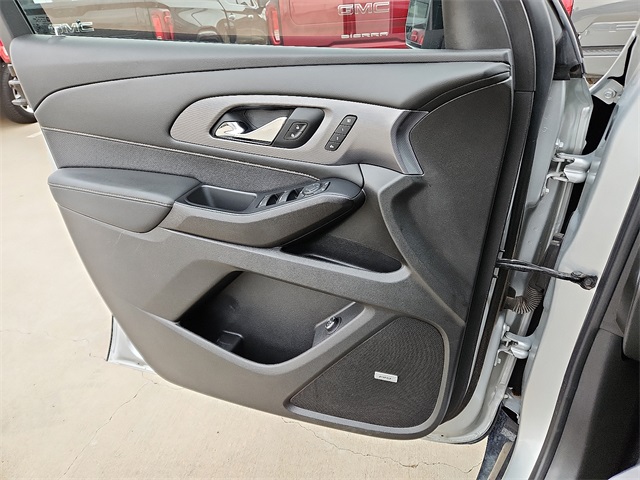 Used Car 2021 Chevrolet Traverse  Premier For Sale Under $30,000 In Plainview, Texas