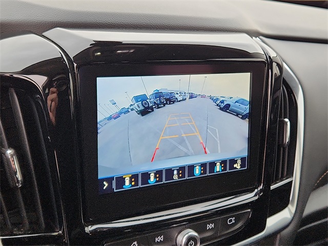 Used Car 2021 Chevrolet Traverse  Premier For Sale Under $30,000 In Plainview, Texas