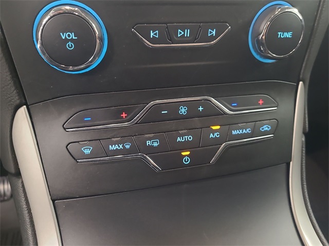 2019 – Ford – Edge