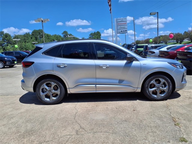 2023 Ford Escape ST-Line photo 3
