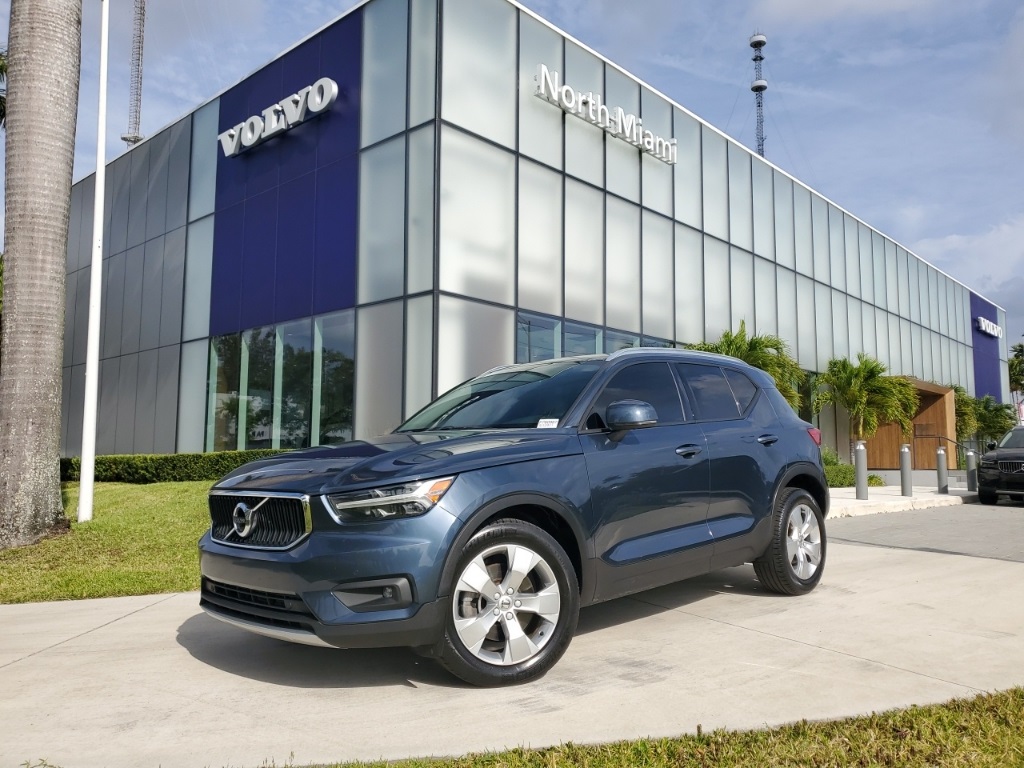 2022 Volvo XC40 Momentum