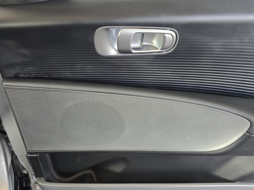 Thumbnail: 2023 Hyundai Ioniq 6 - 23