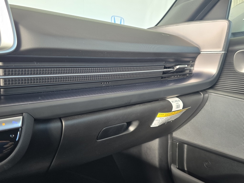 Thumbnail: 2023 Hyundai Ioniq 6 - 32