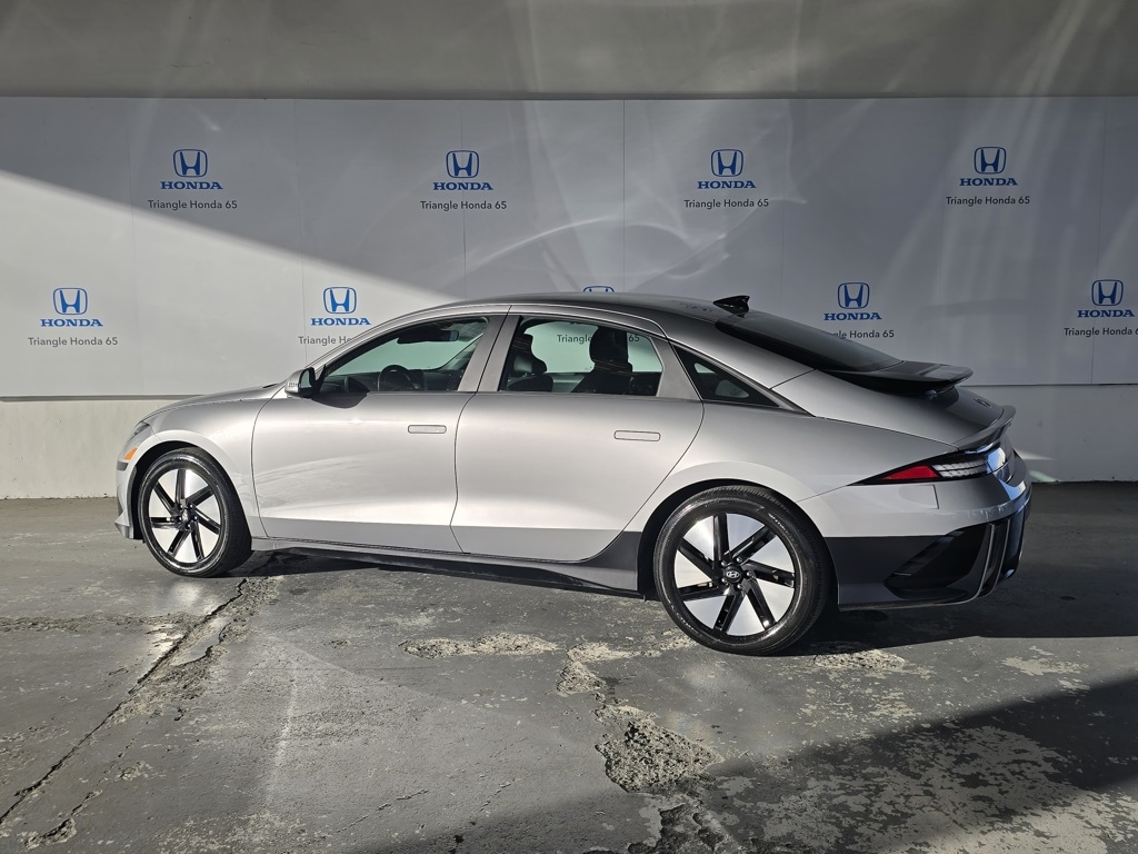 Thumbnail: 2023 Hyundai Ioniq 6 - 4