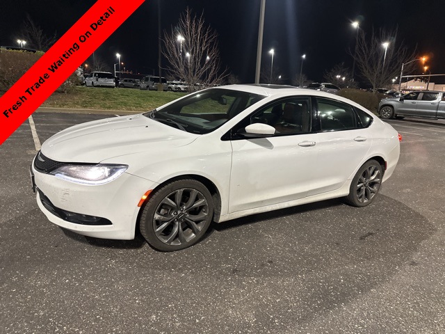 2015 Chrysler 200 S's photo