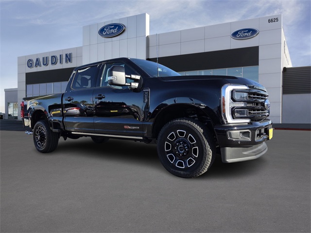 2025 Ford F-250 Super Duty Platinum's photo