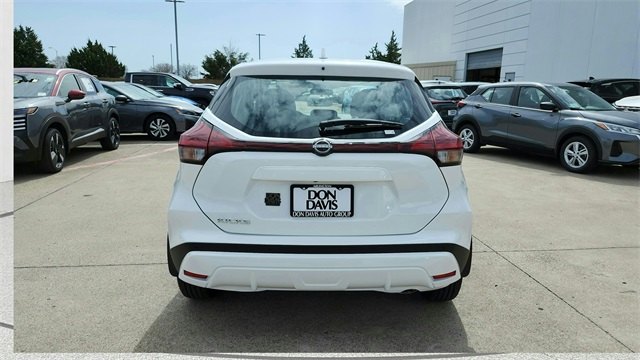 2025 Nissan Kicks Play