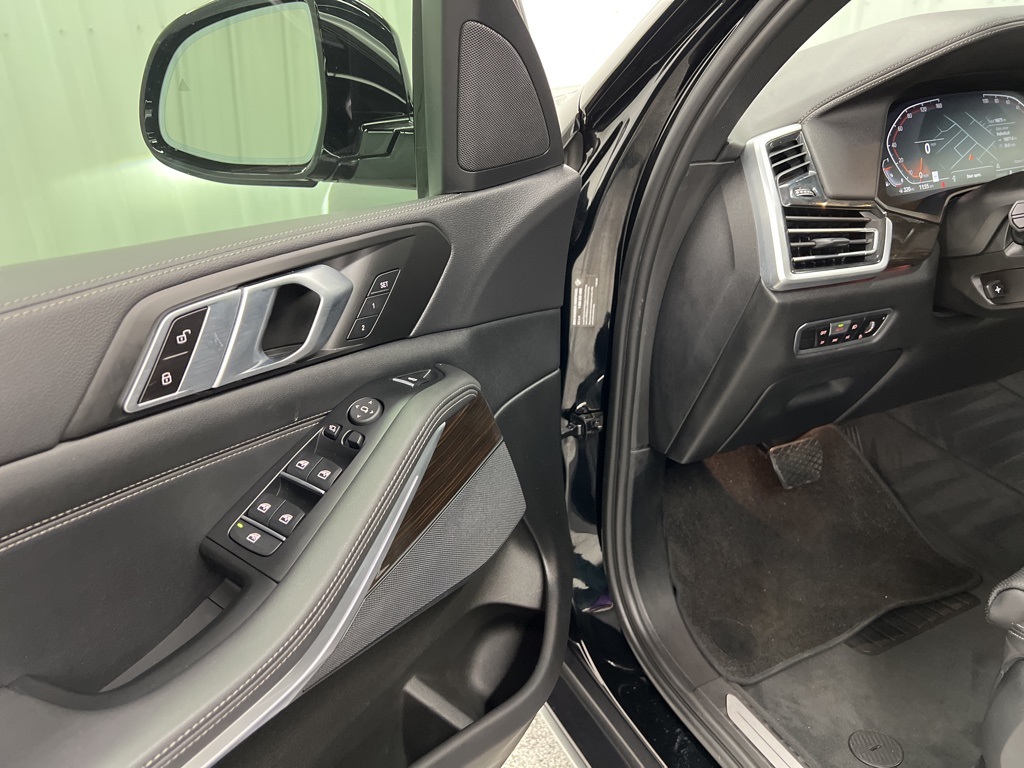 2023 BMW X5 sDrive40i Black at Ultimate Motorsports