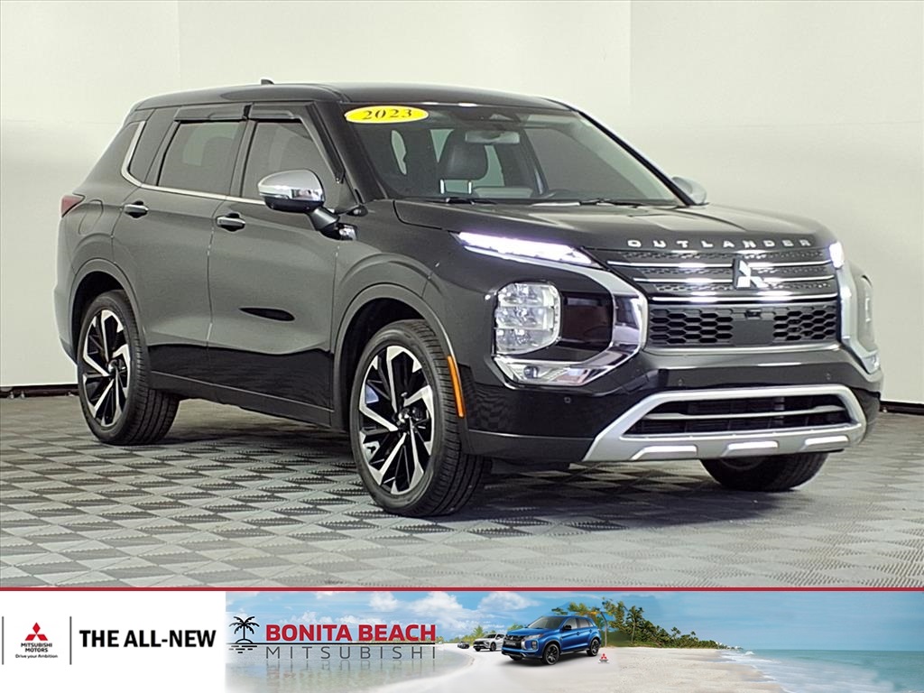 2023 Mitsubishi Outlander SE's photo
