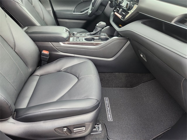 2026 Toyota Highlander Limited  at Toyota of Victoria