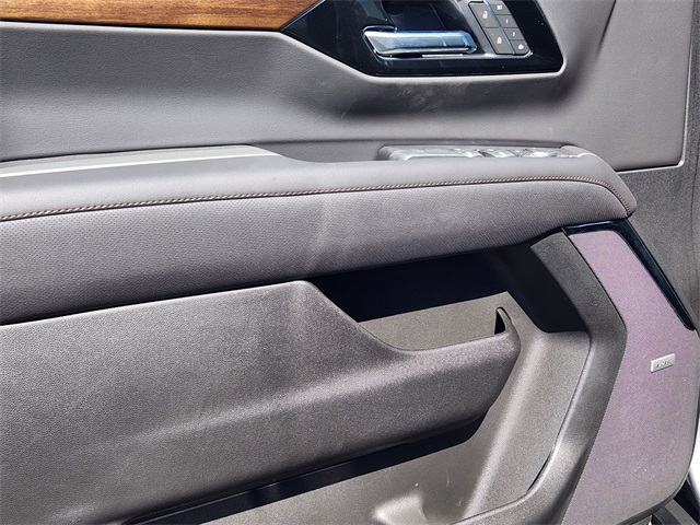 2025 Chevrolet Suburban High Country photo 12