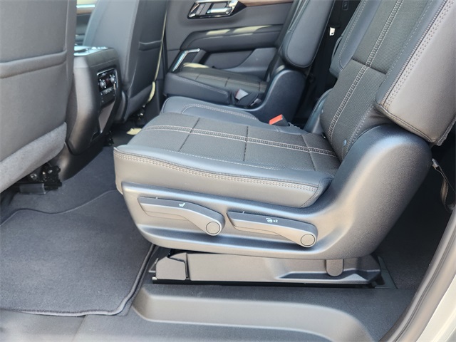 2025 Chevrolet Suburban High Country photo 15