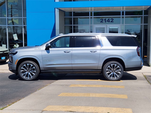 2025 Chevrolet Suburban High Country photo 2
