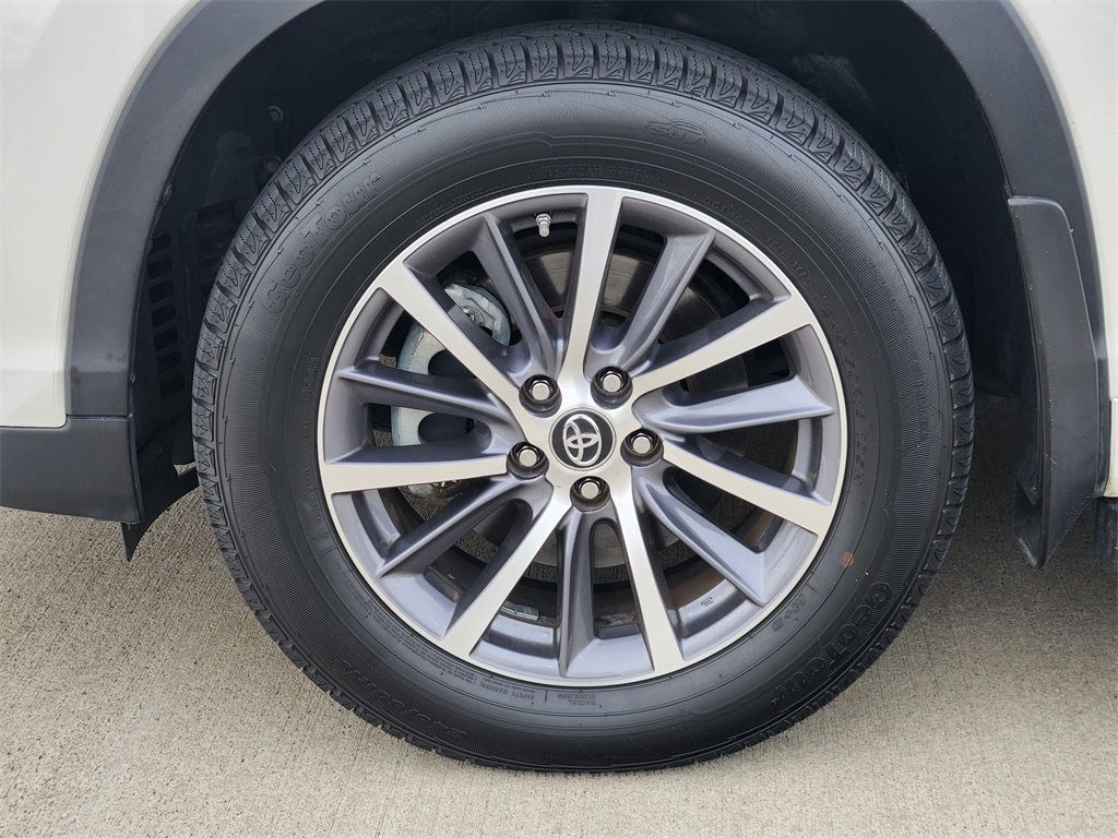 2018 Toyota Highlander XLE White at Don McGill Toyota