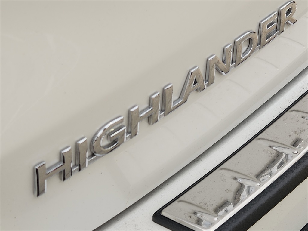 2018 Toyota Highlander XLE White at Don McGill Toyota