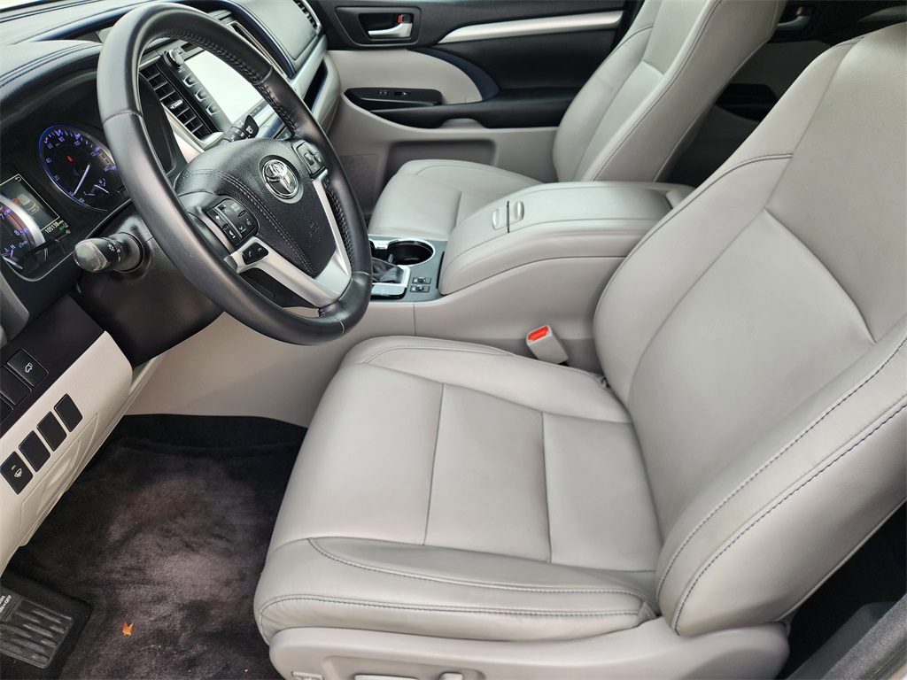 2018 Toyota Highlander XLE White at Don McGill Toyota