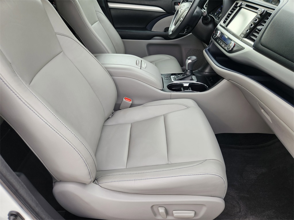 2018 Toyota Highlander XLE White at Don McGill Toyota