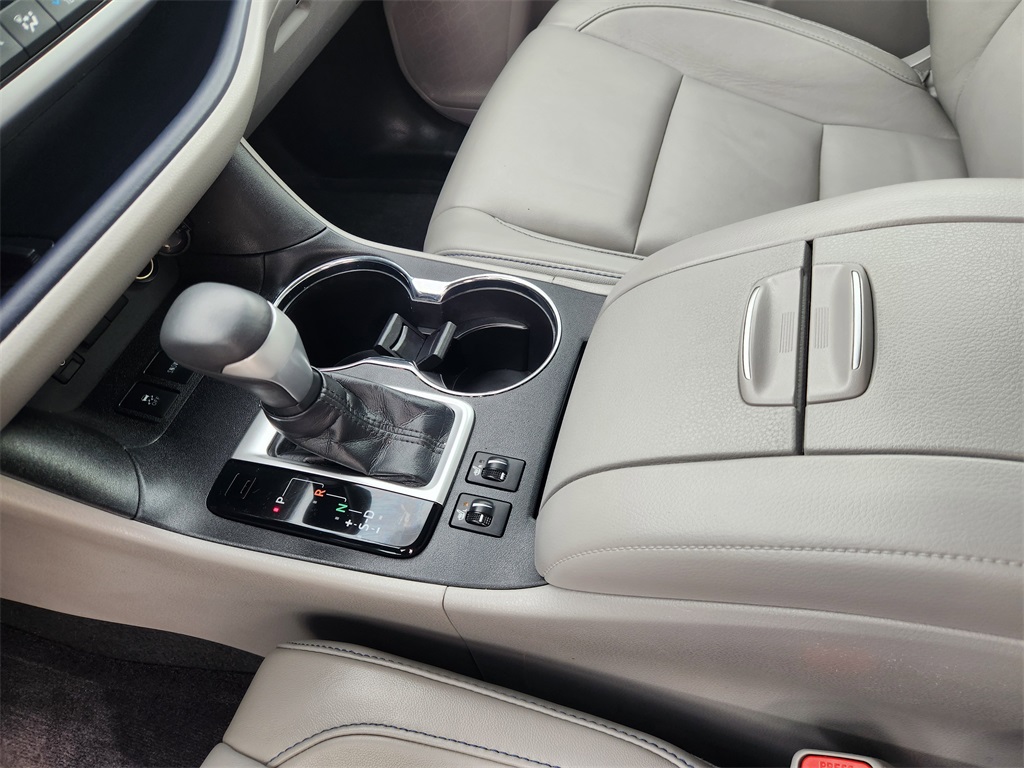 2018 Toyota Highlander XLE White at Don McGill Toyota