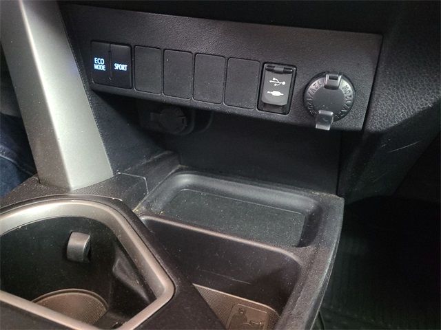 2018 – Toyota – RAV4