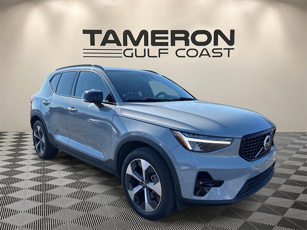 2024 Volvo XC40 B5 Plus Dark Theme AWD