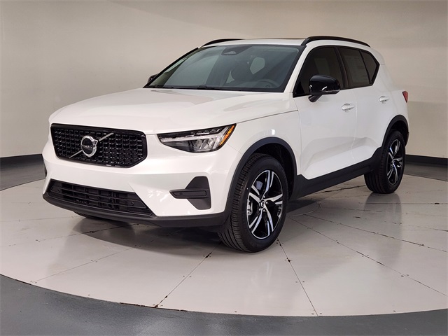 2026 Volvo XC40 B5 Core