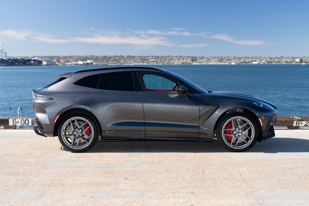 Aston Martin 2026 DBX S