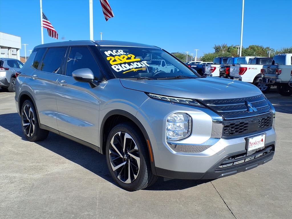 2022 Mitsubishi Outlander ES Silver at Emmons Autoplex