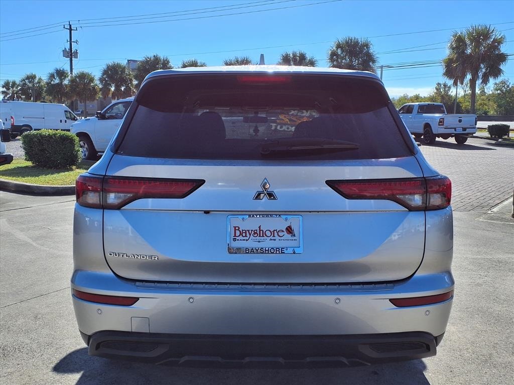 2022 Mitsubishi Outlander ES Silver at Emmons Autoplex