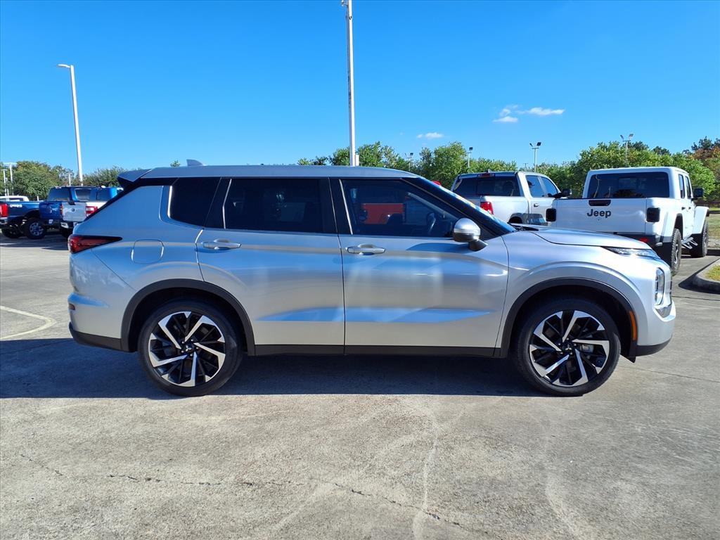 2022 Mitsubishi Outlander ES Silver at Emmons Autoplex