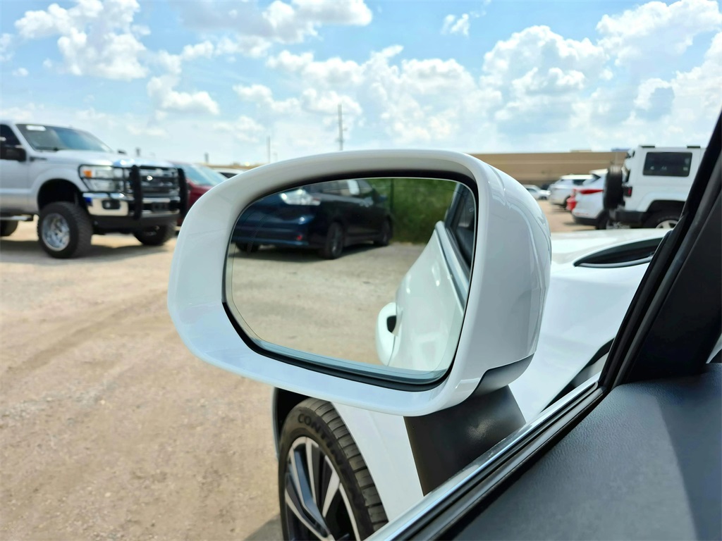 2022 Volvo XC60 B5 Momentum White at Ultimate Motorsports