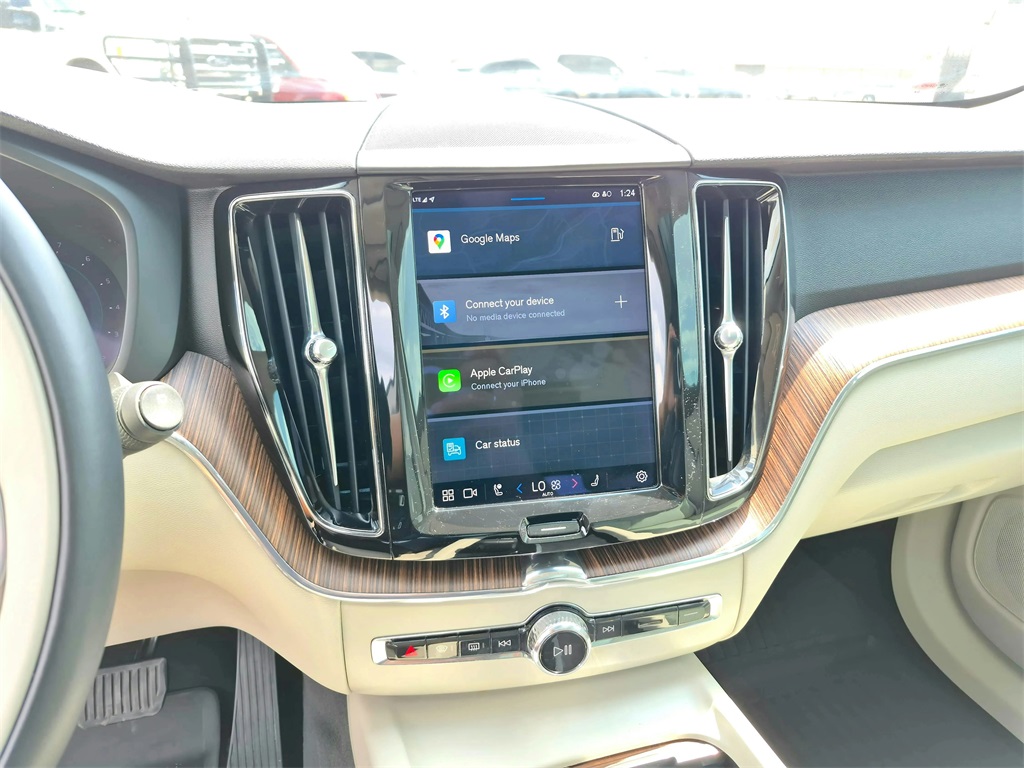 2022 Volvo XC60 B5 Momentum White at Ultimate Motorsports