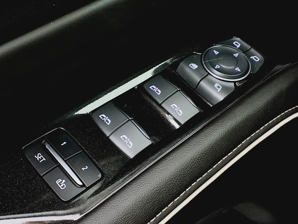 2024 Cadillac Escalade V-Series - 9